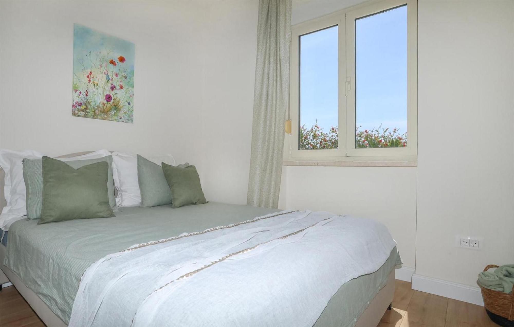 2 Bedroom Gorgeous Apartment In Kastel Luksic Kaštela Extérieur photo
