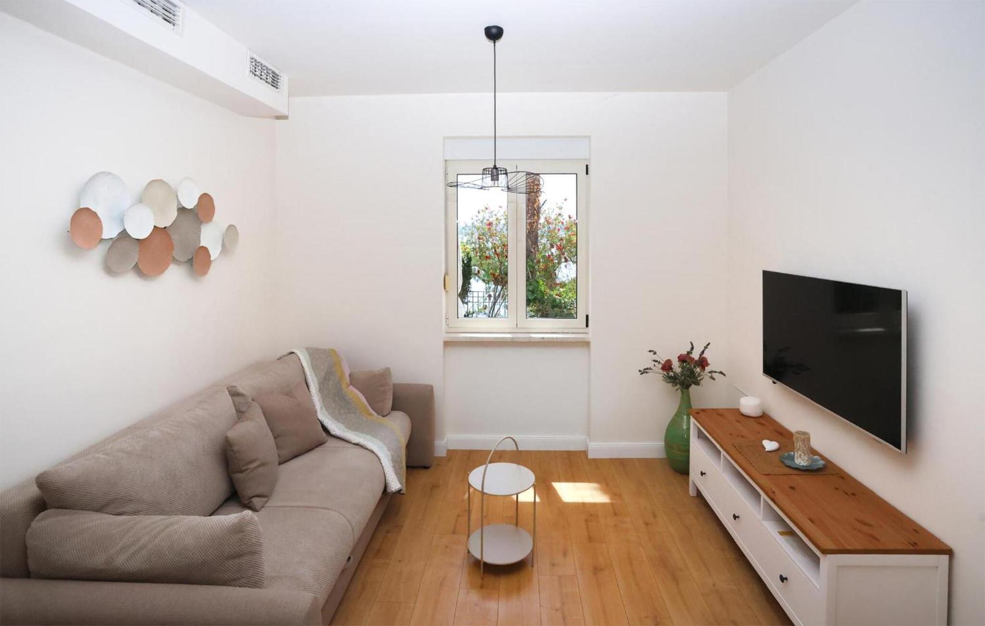 2 Bedroom Gorgeous Apartment In Kastel Luksic Kaštela Extérieur photo