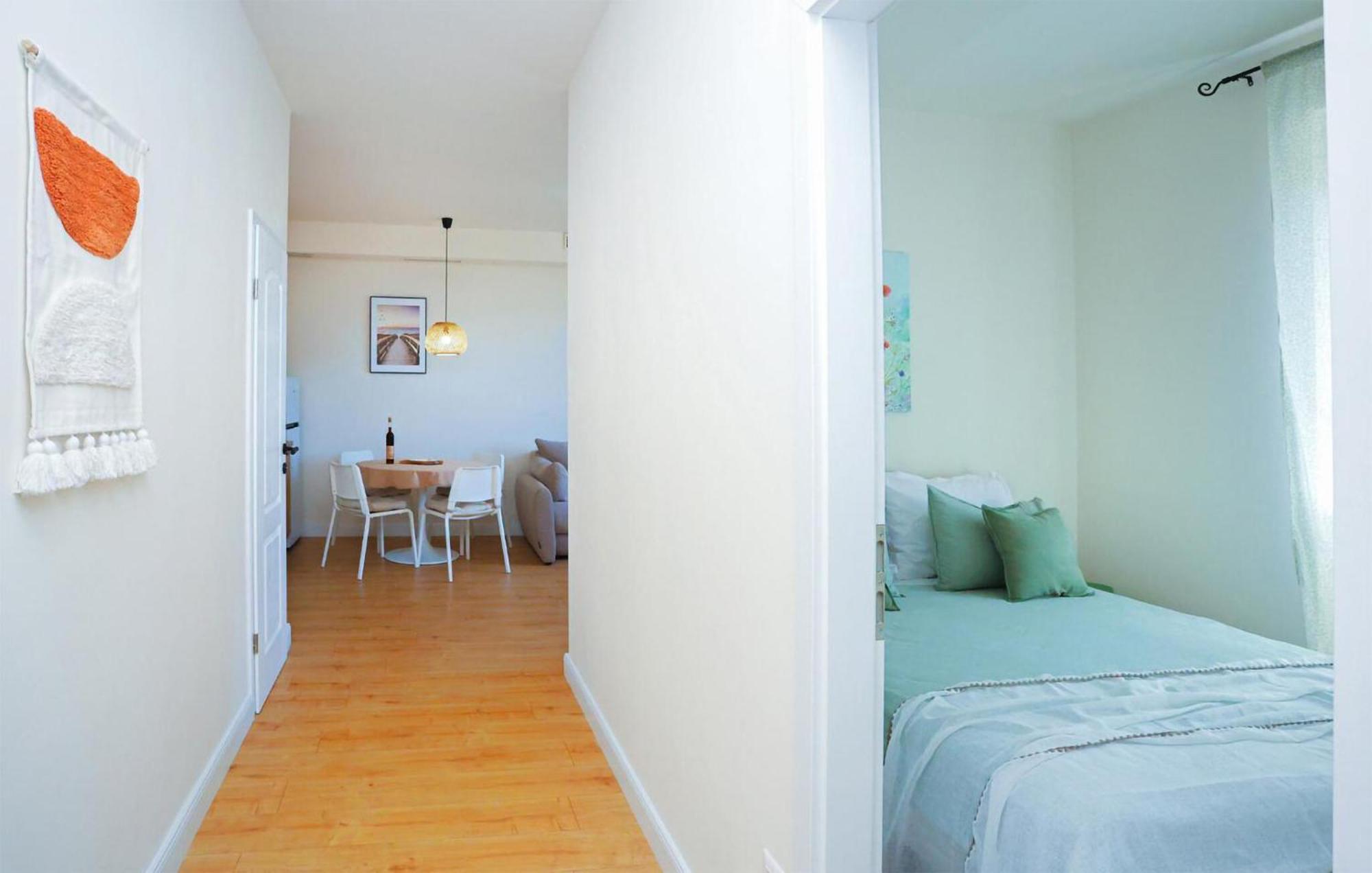 2 Bedroom Gorgeous Apartment In Kastel Luksic Kaštela Extérieur photo