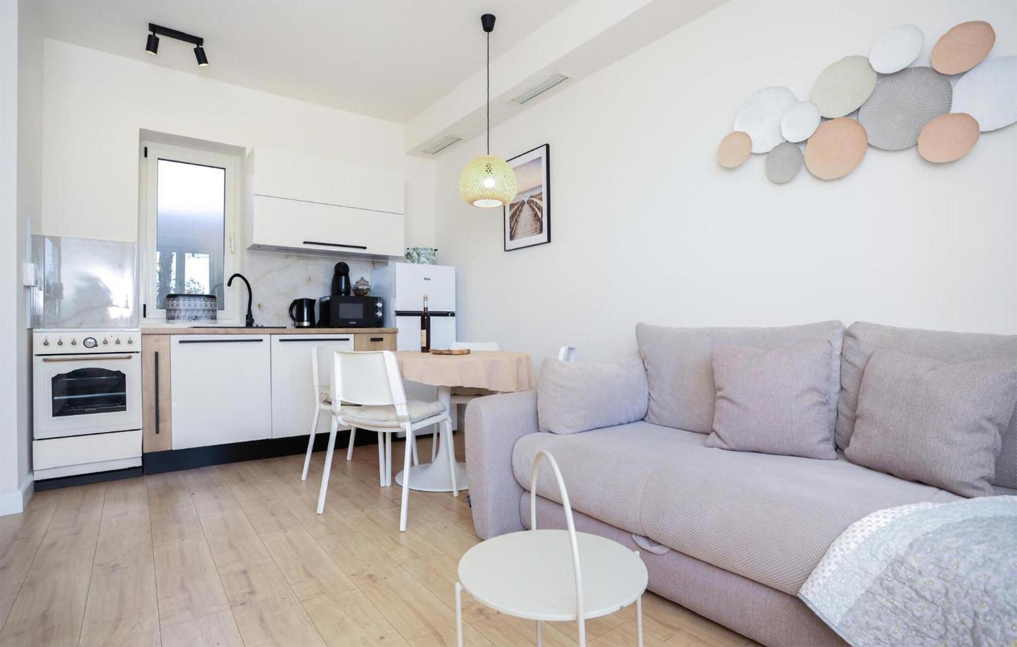 2 Bedroom Gorgeous Apartment In Kastel Luksic Kaštela Extérieur photo