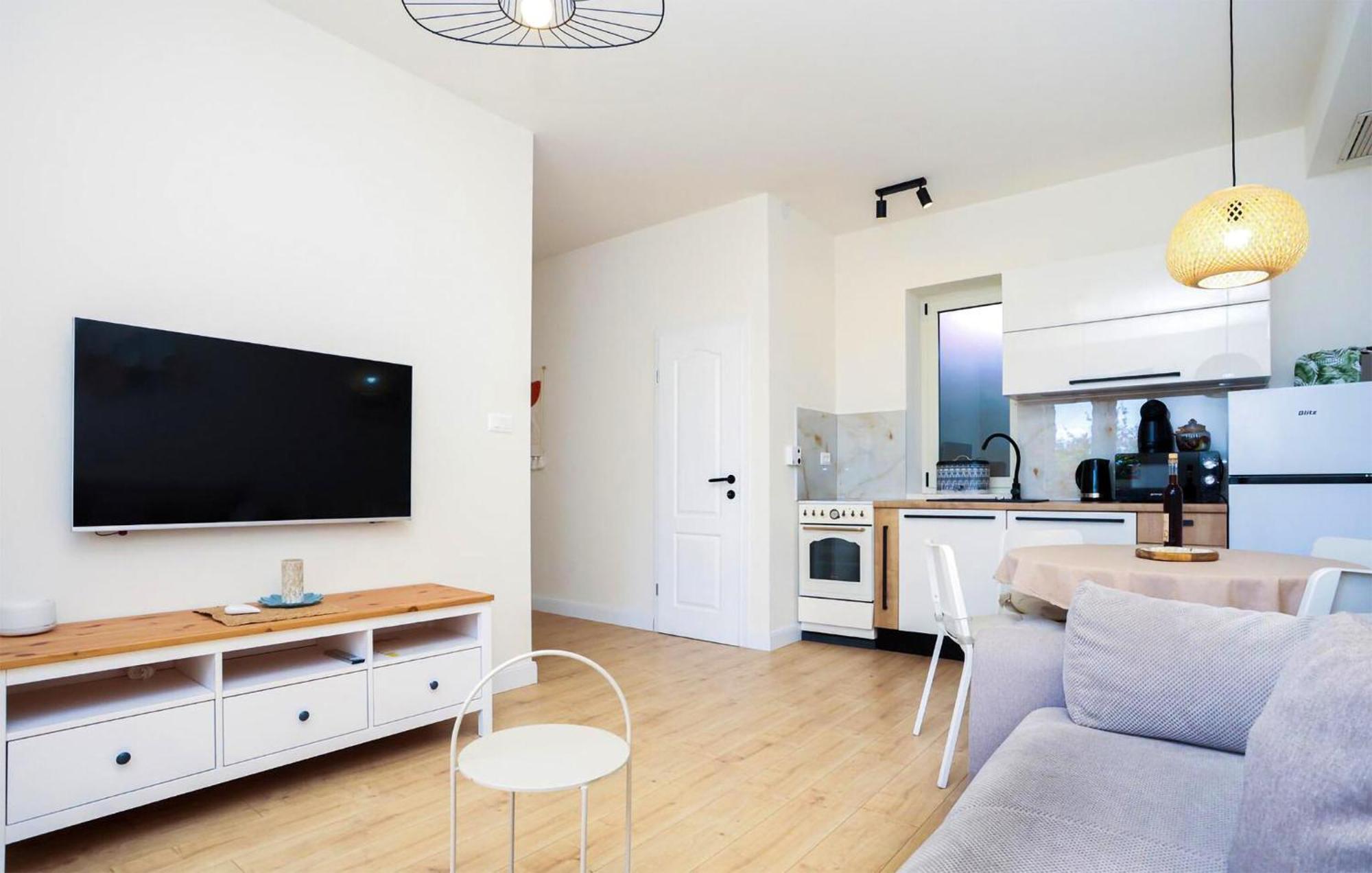 2 Bedroom Gorgeous Apartment In Kastel Luksic Kaštela Extérieur photo